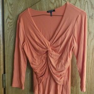 🎈🎈3/$15 bundle eligible/// Daisy Fuentes Orange fitted knit top